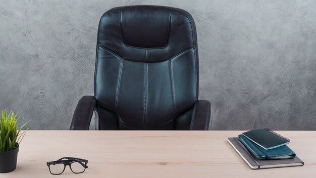 Jak wybrać komfortowe i stylowe siedzisko do biura?