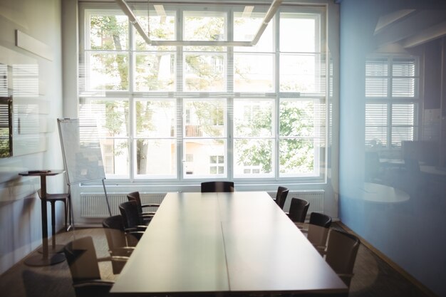 Jak wybrać odpowiednią przestrzeń na biznesowe spotkania i konferencje?