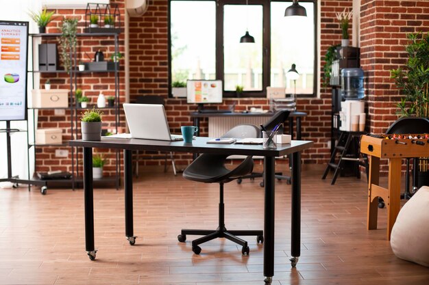 Jak wybrać idealne miejsce do pracy: Kluczowe aspekty wynajmu przestrzeni biurowej